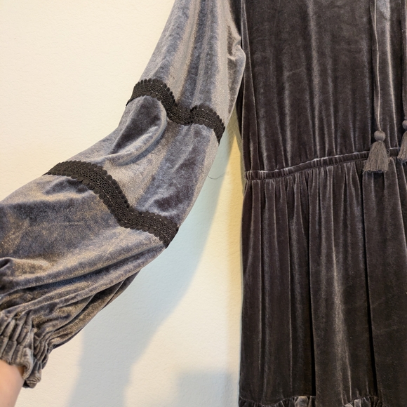 FLAW Chic Long Sleeve Velvet Dress in Charcoal - Picture 4 of 10